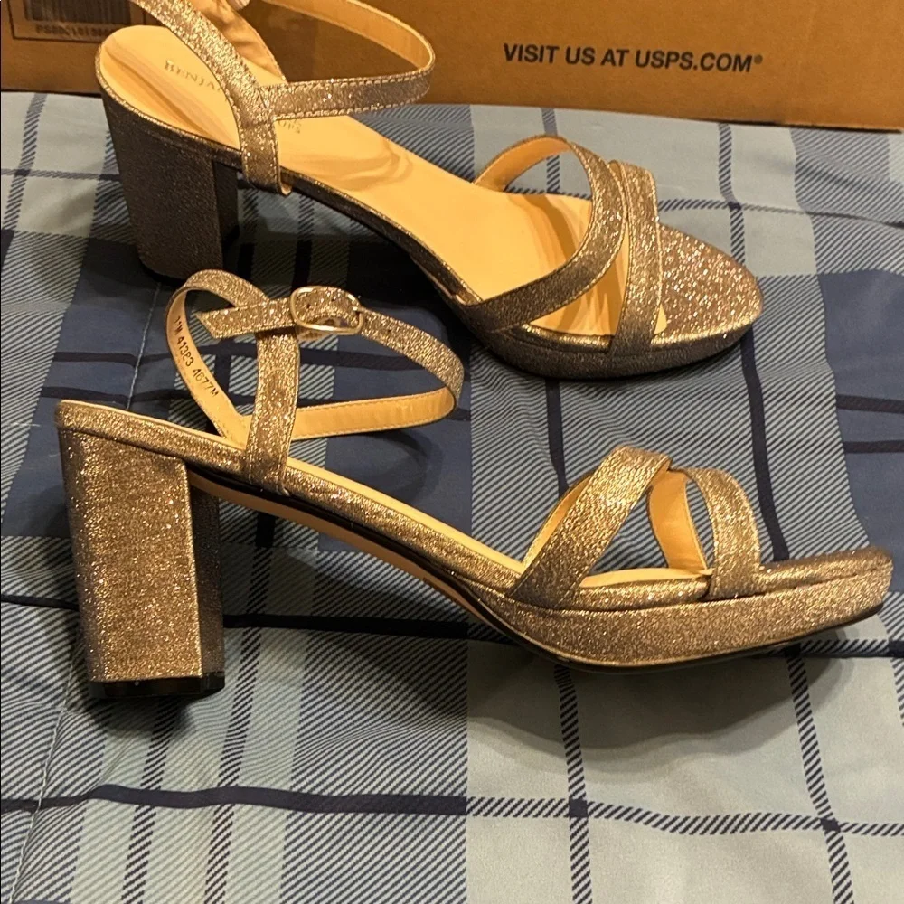 New Benjamin Walk Touch Ups Glittering Gold Strappy Heels size 11